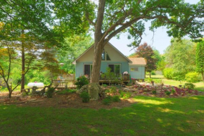 Ancient Oak Sanctuary Rural getaway, walking paths